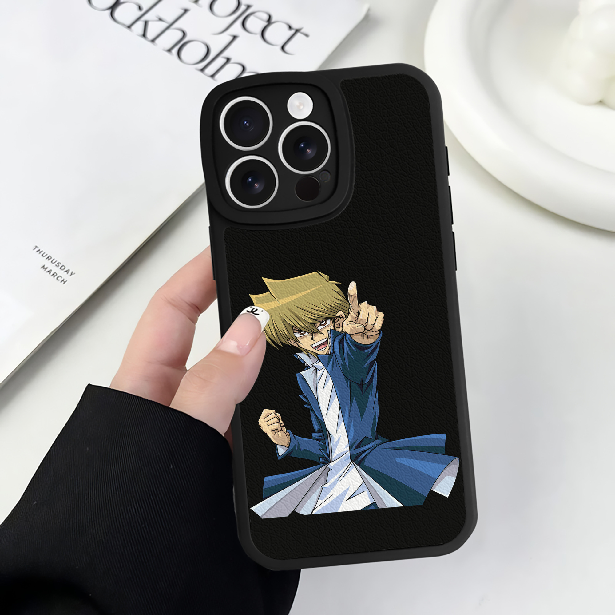 （画像用） 遊☆戯☆王 Yu-Gi-Oh! 【iPhone 16シリーズ対応】シリコンスマホケース（レザー調） 材質：シリコン